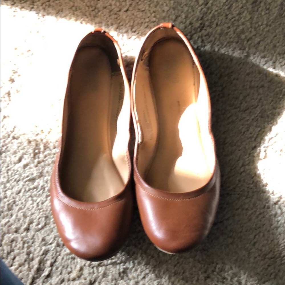 Brown flats - Picture 2 of 3
